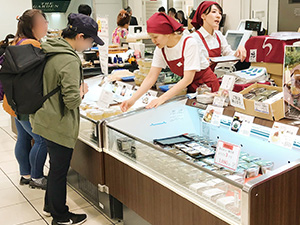 西武池袋本店 width=300