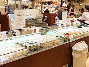 うめだ阪急百貨店 width=300