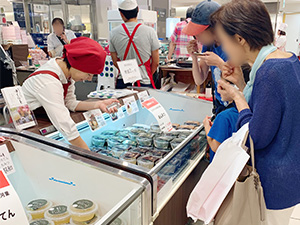 西武池袋 本店 width=300