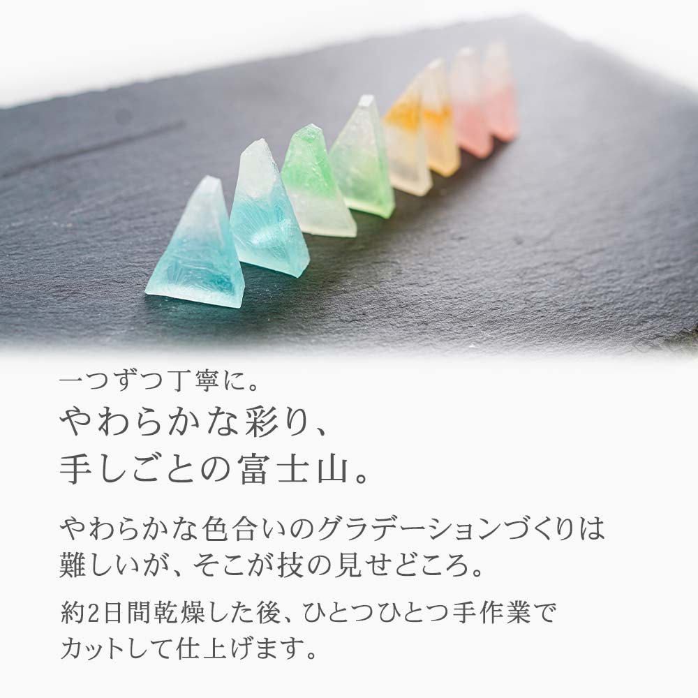 1つ1つ手作業で作ります。